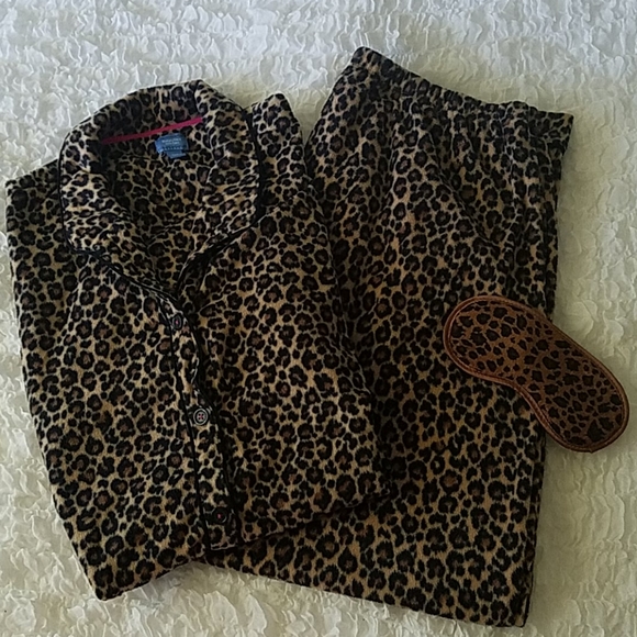 Simply Vera Vera Wang Other - XXL SIMPLY VERA WANG SOFT LEOPARD PAJAMAS